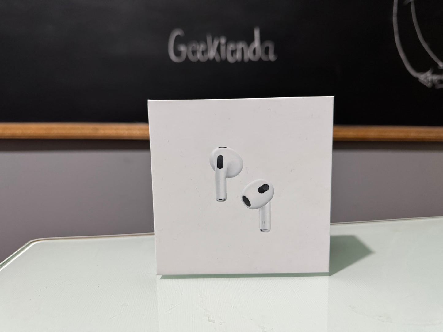 .Geekienda - gadget audifonos airpods tercera generacion compatible con cualquier producto apple - marca Apple