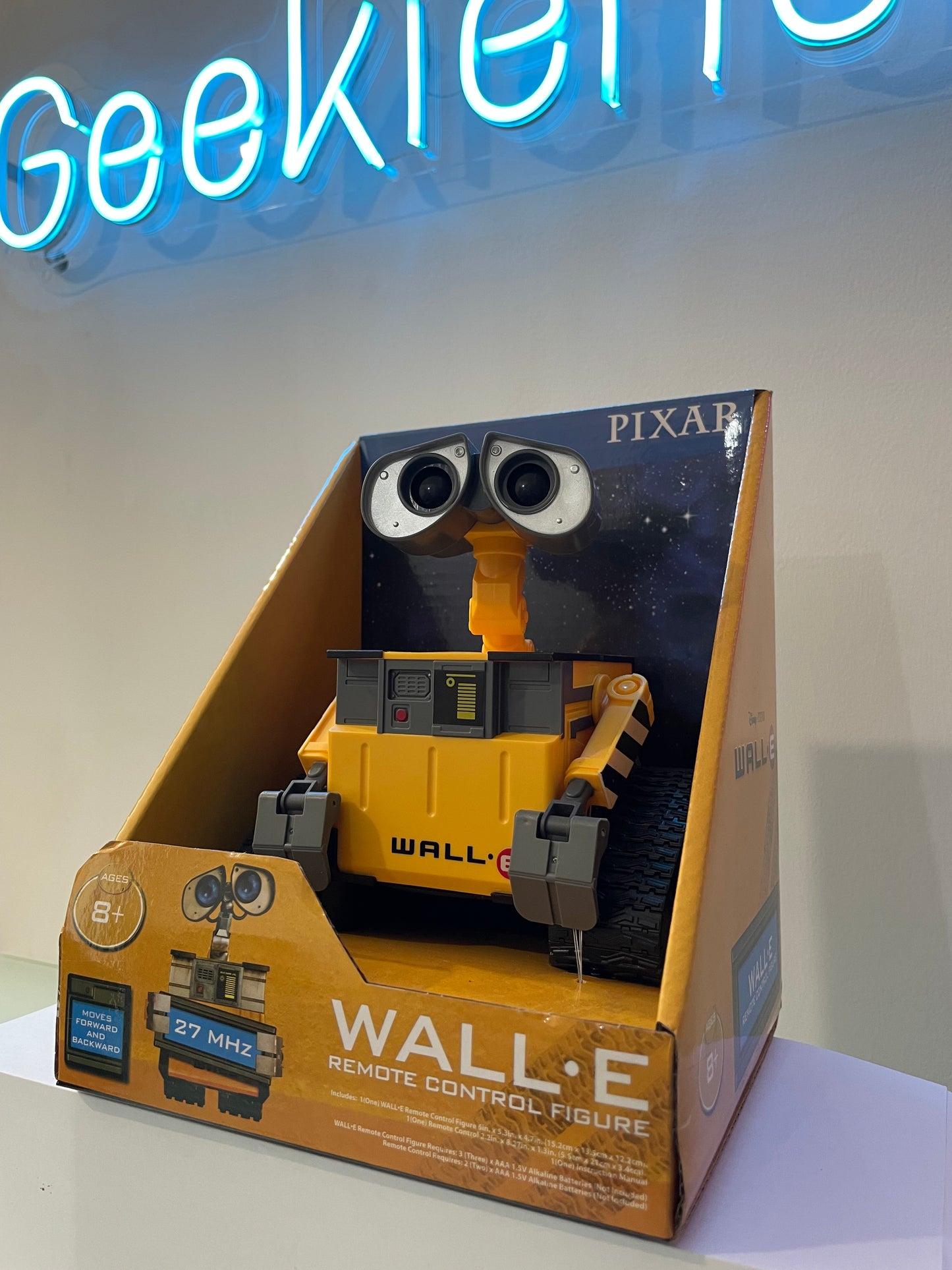 .Geekienda - figura de wall-e a control remoto -Disney Pixar